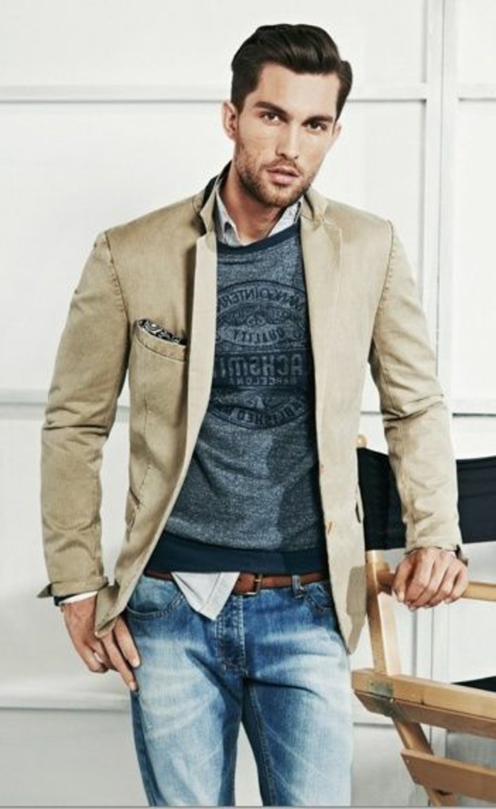 Poslovni casual traperice i pulover i remen košulje kombiniraju sve i izgledaju moderno