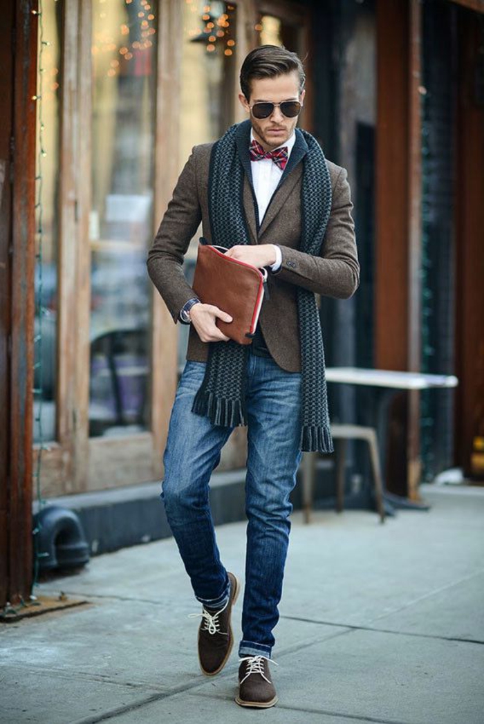 écharpe blazer marron business casual hommes en gris marron chaussures et sac lunettes chemise avec noeud papillon