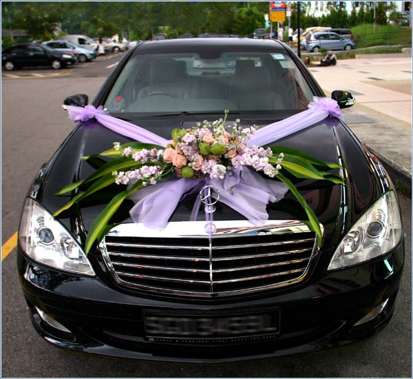 Сватбена украса за автомобили - ярки цветове