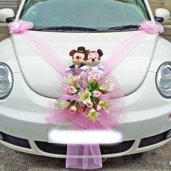 много екстравагантни автомобилни бижута за сватба - две кукли