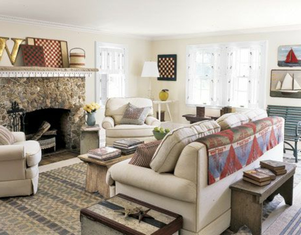 تعيين غرفة المعيشة - الموقد والأريكة باللون الأبيض