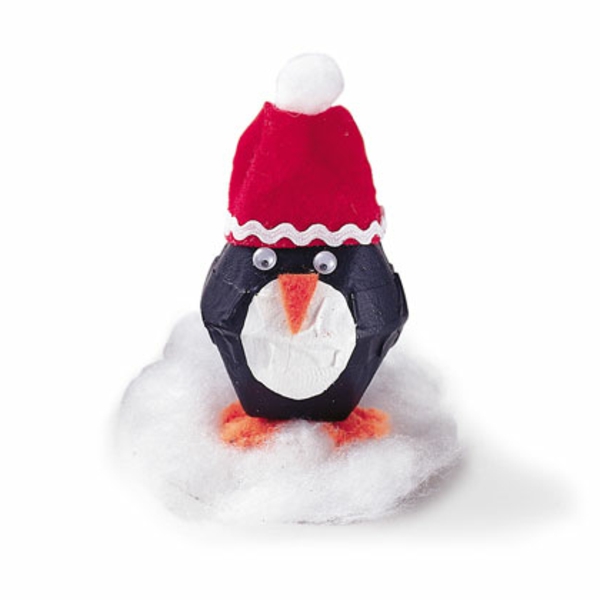 ideas de manualidades para jardín de infantes - pingüino de papel con una gorra roja