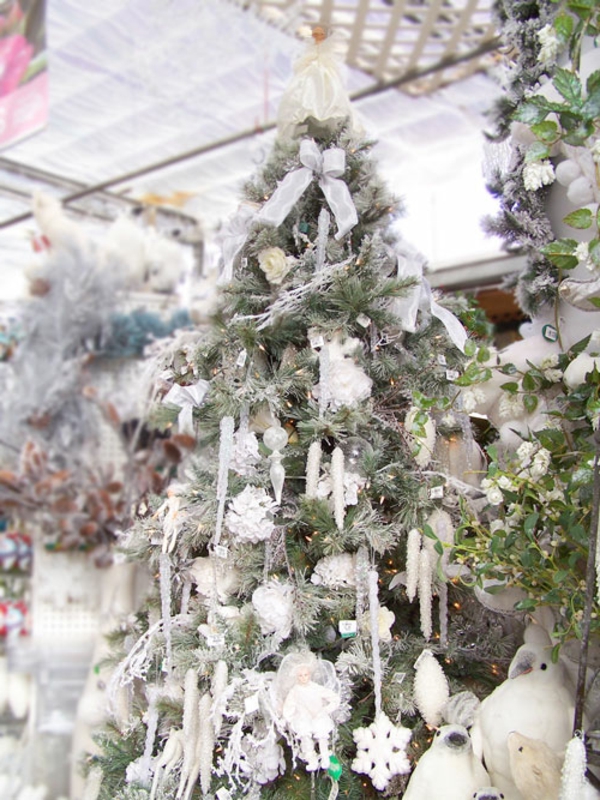 fehér karácsonyi dekoráció - gyönyörű őrölni a karácsonyfa