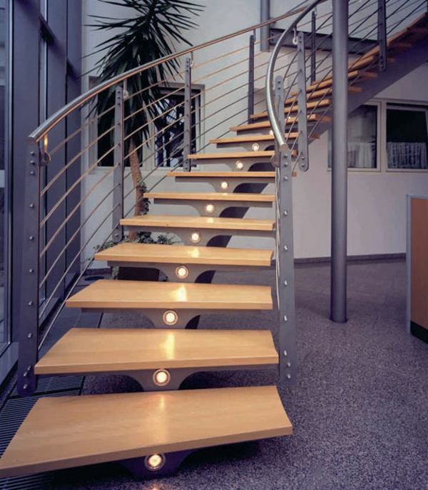 beeindruckede-floating-σκάλες-με-μεταλλικό κιγκλίδωμα