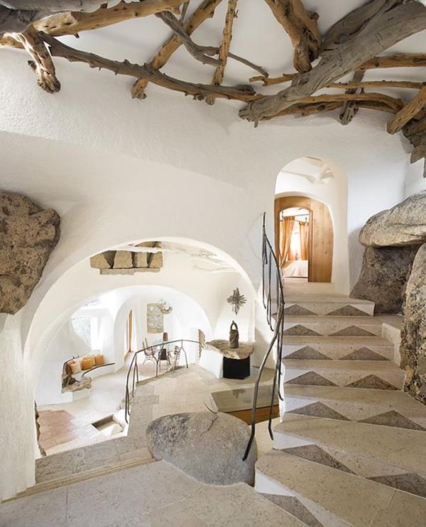 fresca escalera de piedra interior