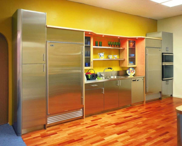 хладно-жълто-кухня-стена цвят-мебели-от-метал