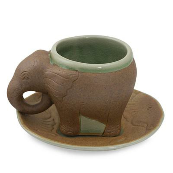 hűvös eszme-eszpresszó csésze elefánt - fehér háttér