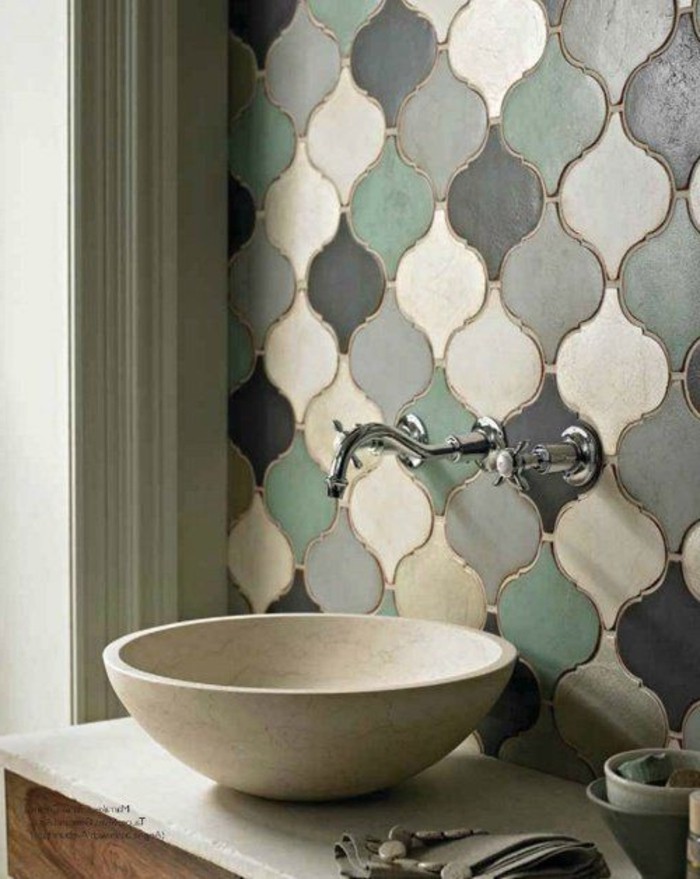 azulejos de la pared de enfriamiento de la vendimia en el cuarto de baño