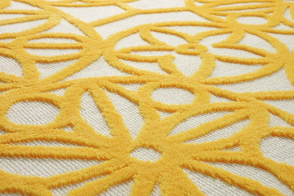 хладно-жълти цветя килим