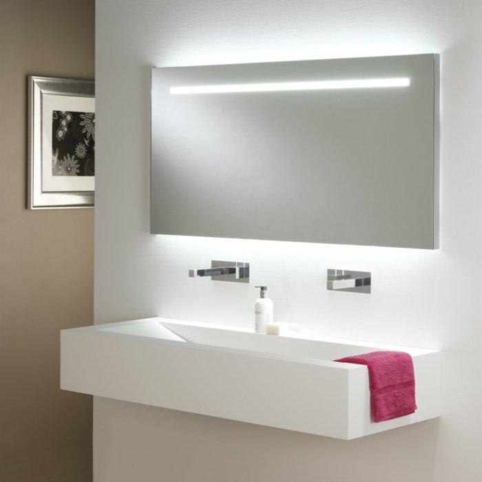 الداخلية حمام بارد أنيق نموذج مرآة مع تقودها الإضاءة