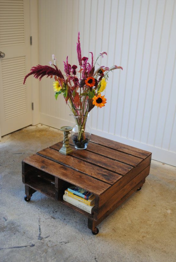 Construire une table à café vous-même - combiner avec des fleurs