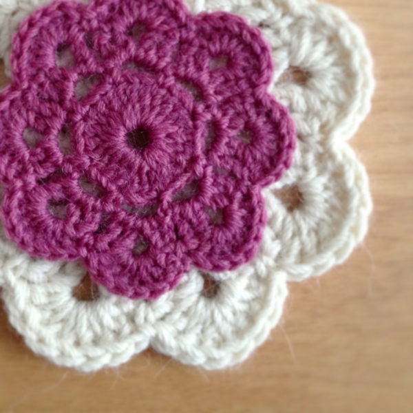 Crochet floret - донесе лилаво и бяло заедно