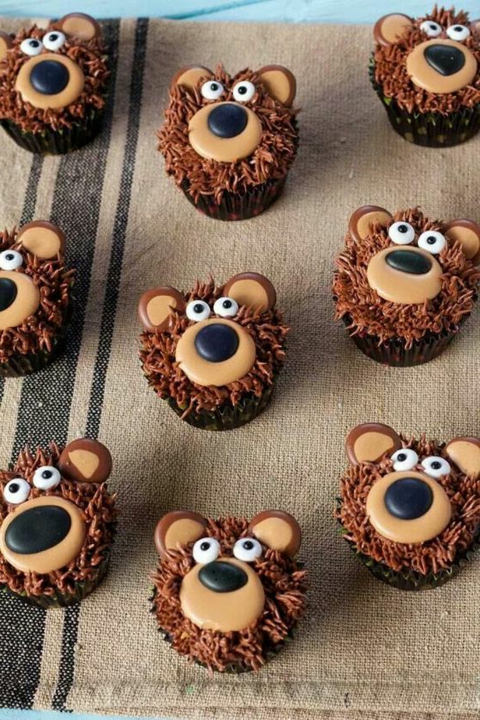 cupcakes de chocolate decorados como pequeños osos