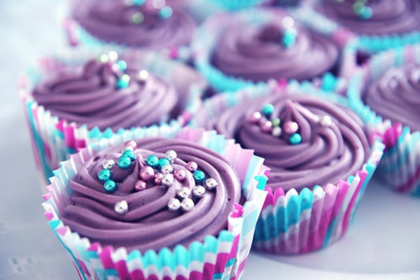 violetti-cupcakes-koristella-cupcakes-reseptit värikäs-cupcakes