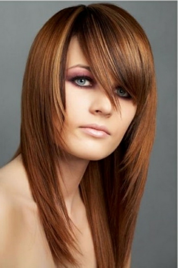 Hairstyles για στρογγυλά πρόσωπα - φωτεινά ενδιαφέρον ίσια μαλλιά