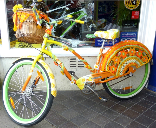 deko-bicikl-narančasto-boja-sheme pletene