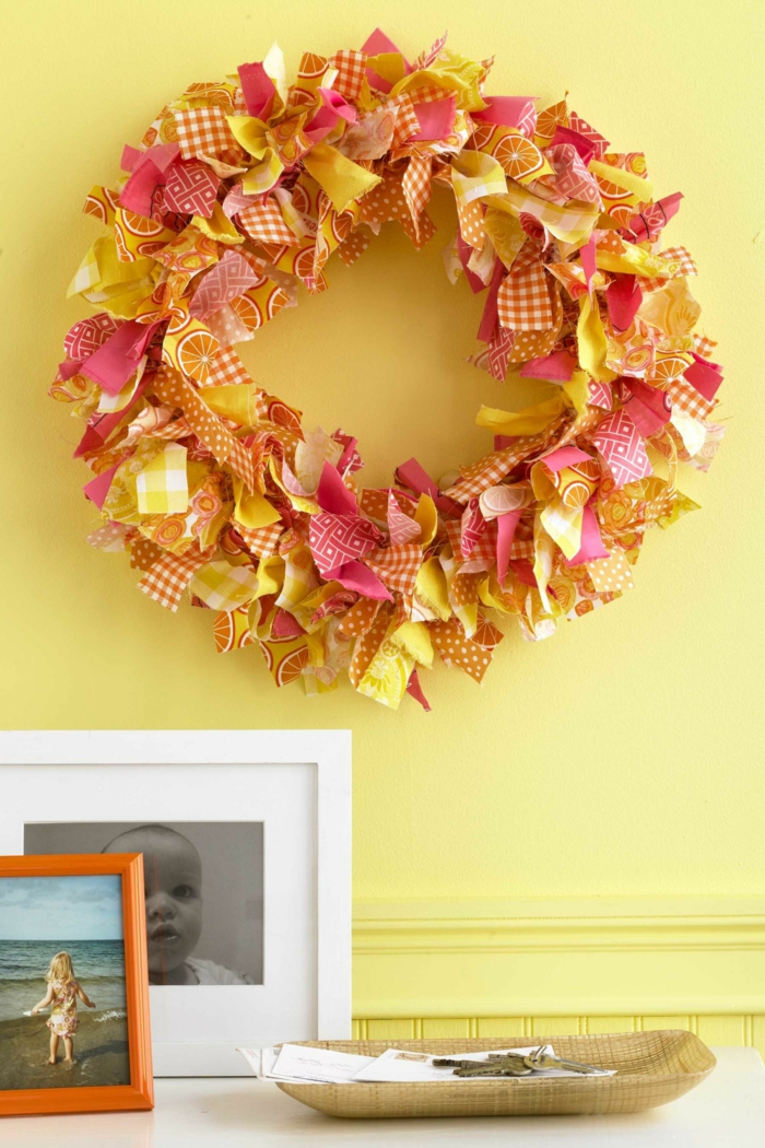 Сватбен венец, свежи нюанси - жълто, оранжево и розово, украса за врата или стена