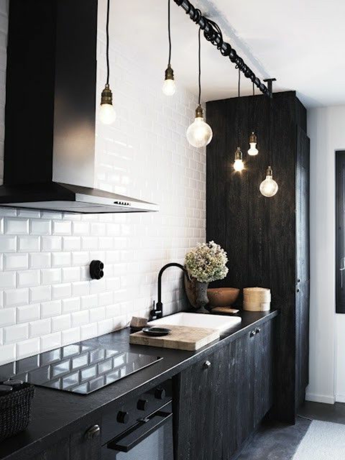 Deco-ideoita-for-keittiö-musta-huonekalut