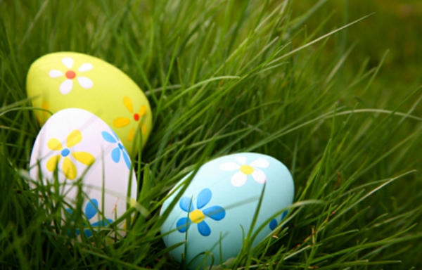 deco-ideas-para-pascua huevos de Pascua con colorful-