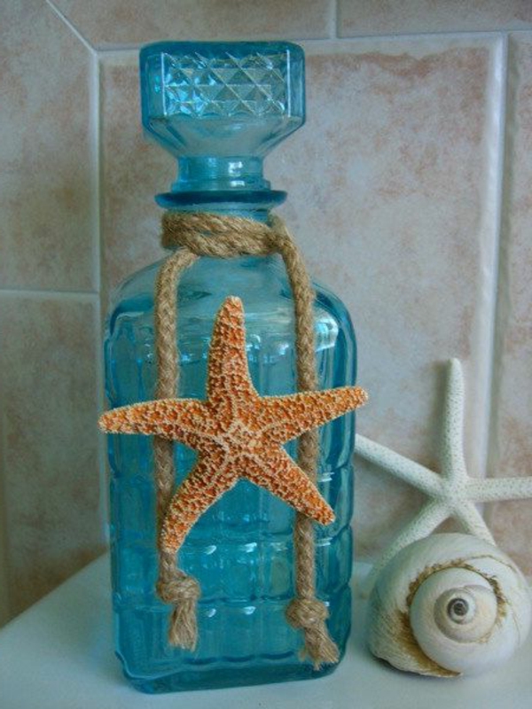 koristeellinen meritähti ja pieni köysi pullon koristeluun