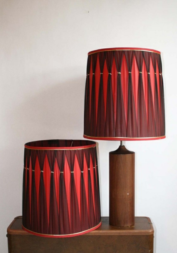 Модерна червена лампа за декорация на апартамент