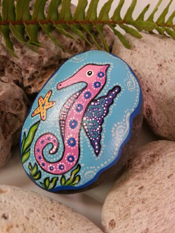 deco-with-a-merihevonen idea koristelu maalattu kivi-