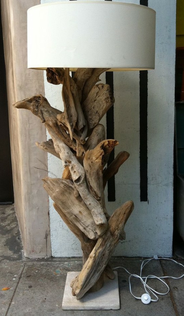 Modern lámpatest - driftwoodból