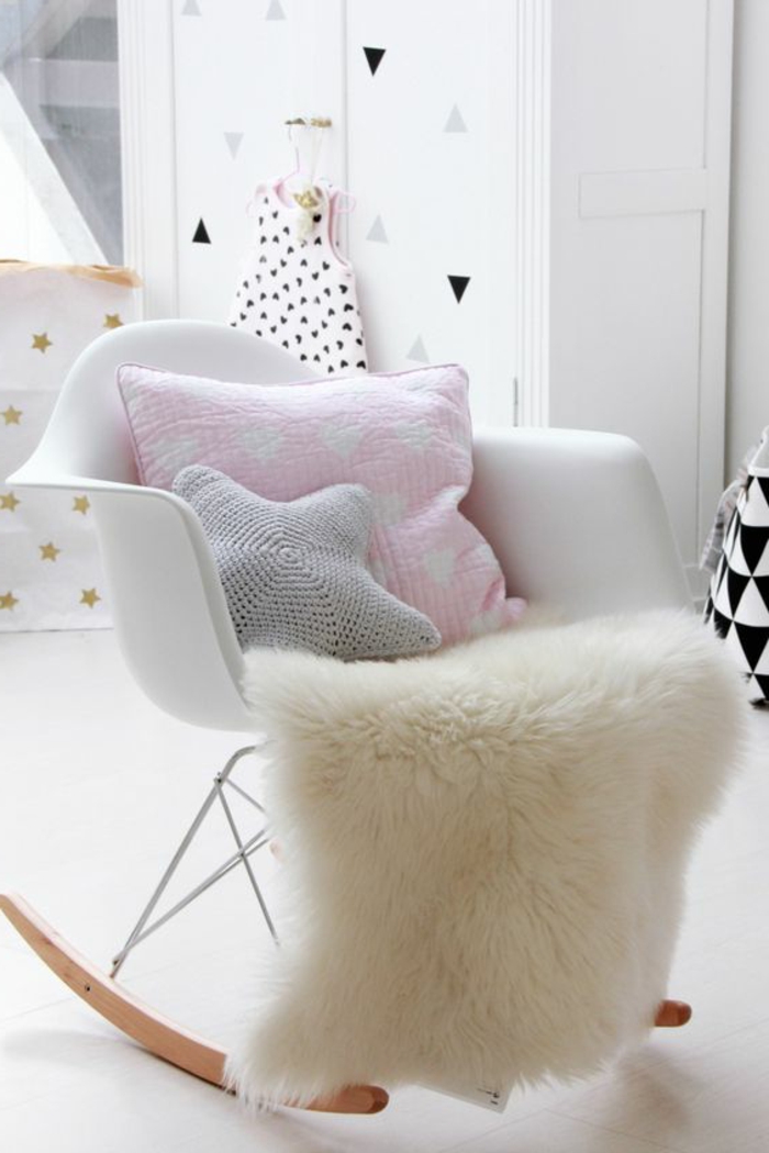 декорация идеи за детска стая, за да украсят стаята на бебешката момиче килим възглавничка розово сиво