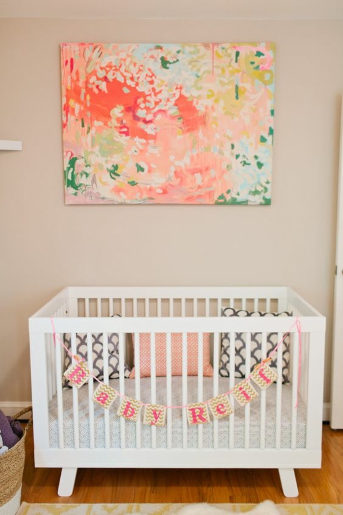 decoración de la habitación del bebé ideas para el diseño de la imagen de vivero de colores naranja amarillo cama verde blanco