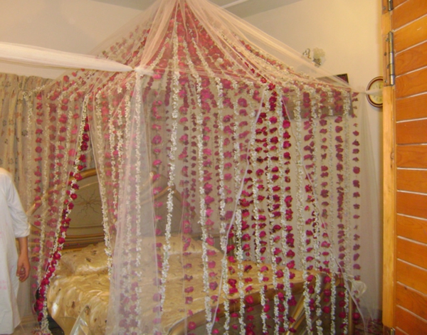decoración-para-dormitorio-cortinas-para-cama-dorado-ropa de cama