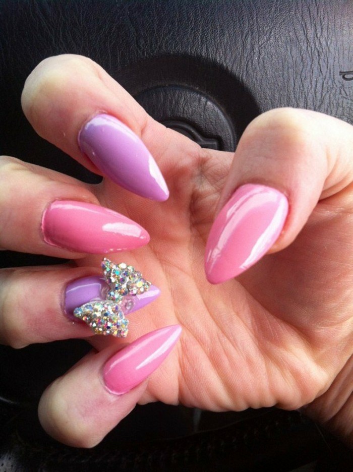 clavos-en-rosa y púrpura-loop-banda-de-piedra-decoración-discretas en las uñas
