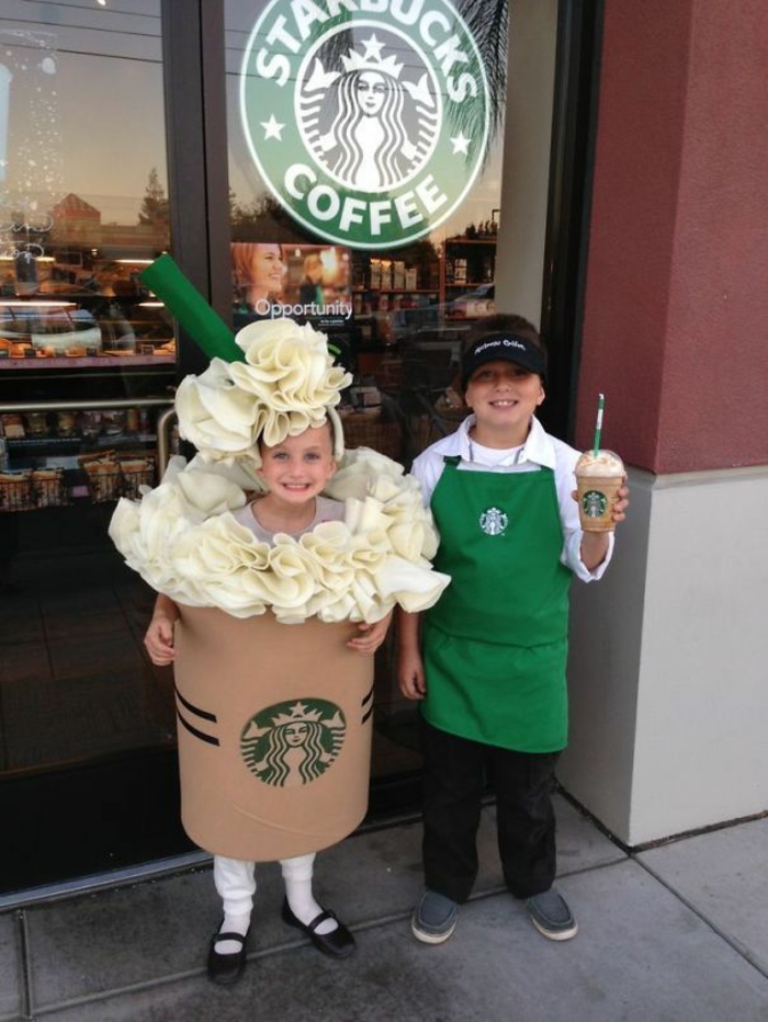 egy reklám a Starbucks, mint a DIY farsangi jelmez - latte és a munkavállaló