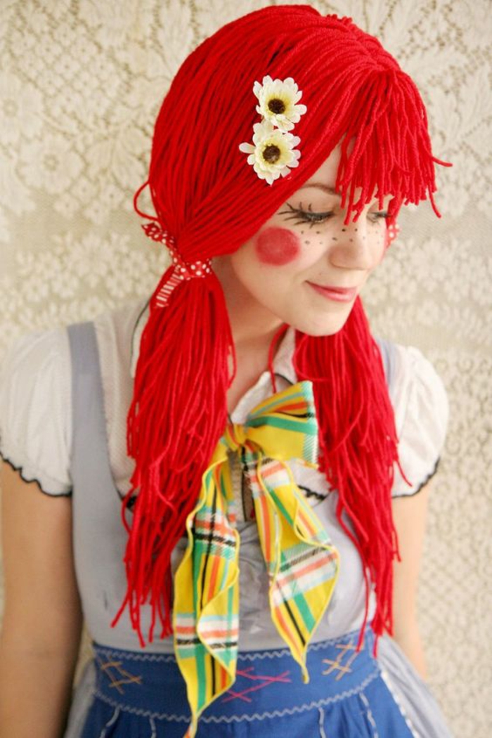 egy szüreti piros hajú lány DIY farsangi jelmez, szeplők teszik ki