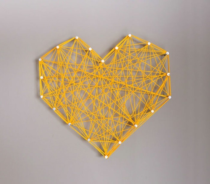 bricolaje-paredes-make-amarillo-gris-corazón-pared