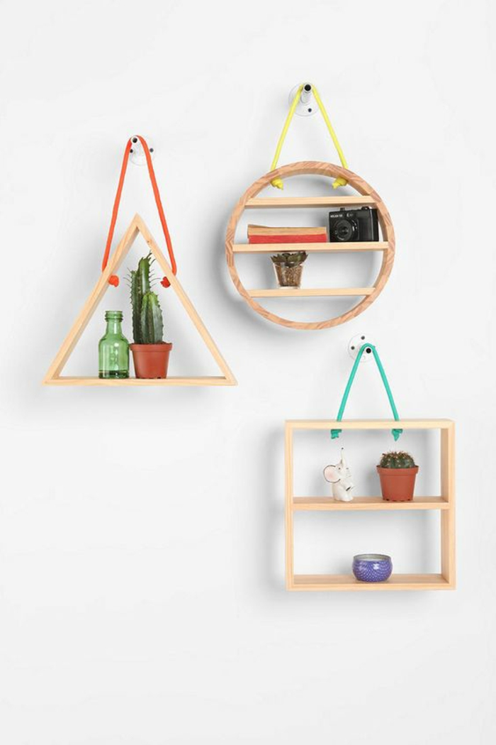 DIY-pared-estantería de madera-y-small-decoración-colgantes-Estanterías colorido-cuerda-planta-