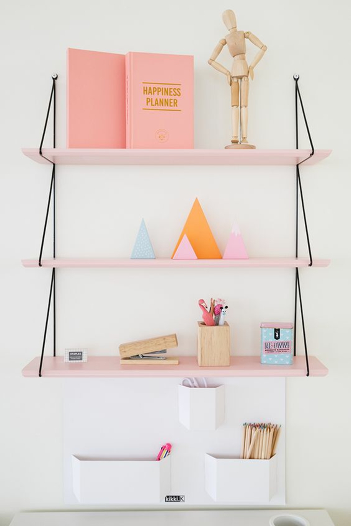DIY-pared estanterías o rosa-colgantes-estantes de decoraciones-stifthalter-libro-negro-cuerdas