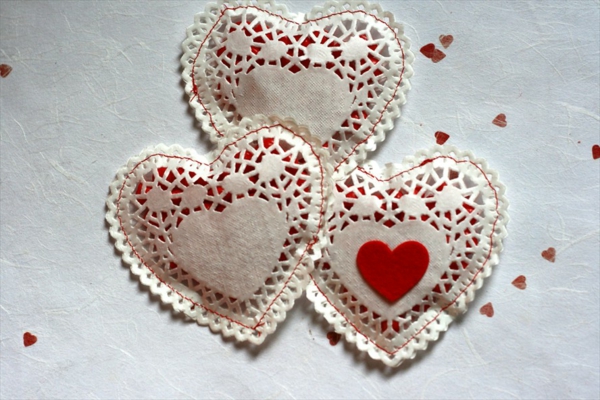 tri prekrasna srčana tkanina - samo-šivanje - pozadina u bijeloj boji