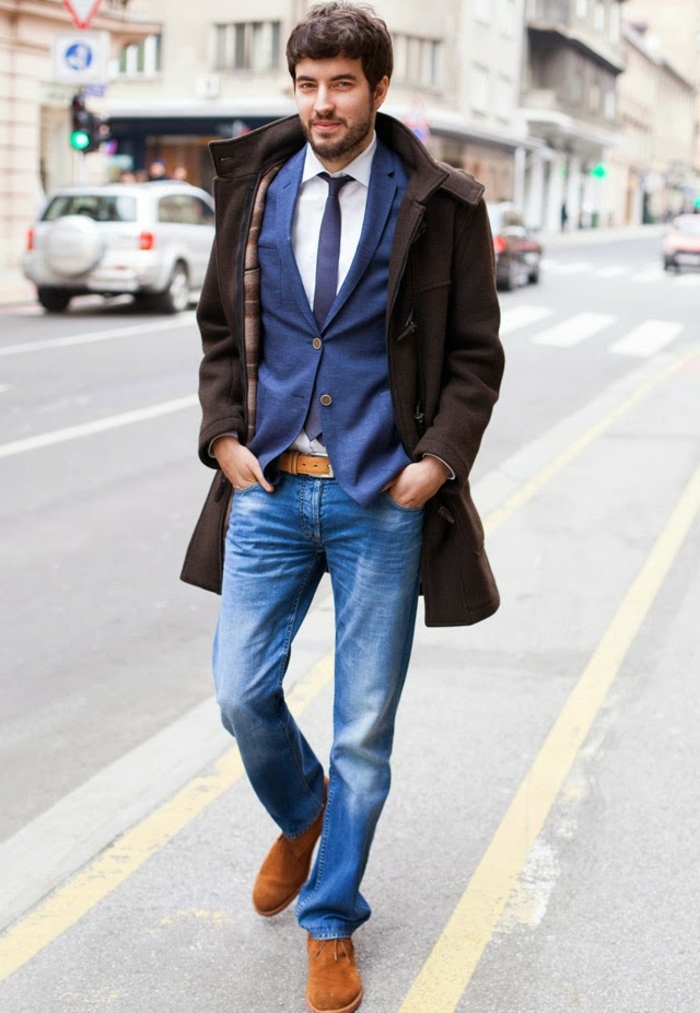 jeans avec blazer et chemise combinent bleu blanc chaussures marron et manteau