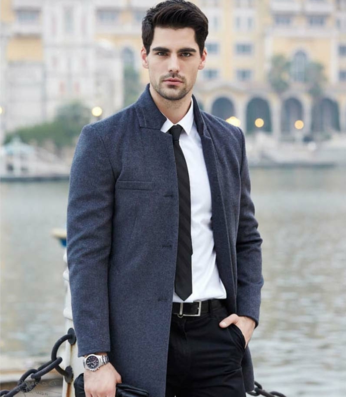 style élégant homme sobre avec un pantalon noir chemise blanche gants gris blazer montre-bracelet