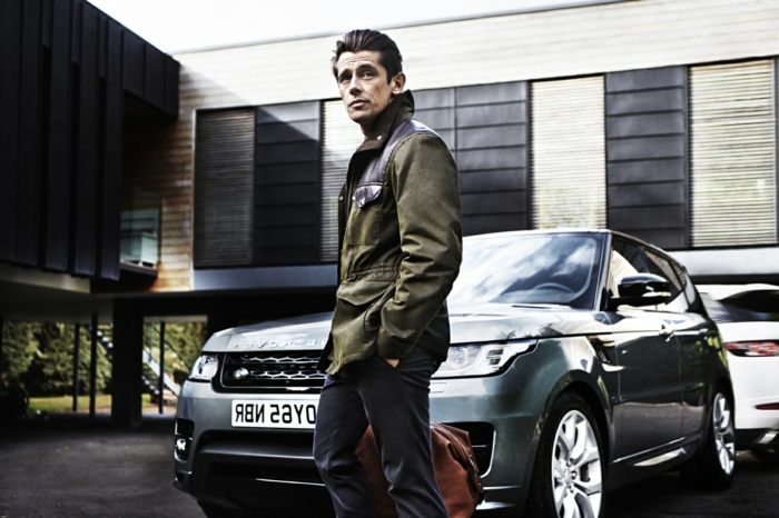 Code vestimentaire homme décontracté conduisant le Range Rover et s'habillant décontracté look tendance pour 2017
