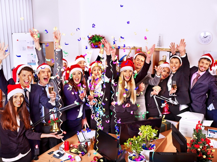 костюм коледно парти Коледа идеи да празнуват в офиса колективно teambuilding