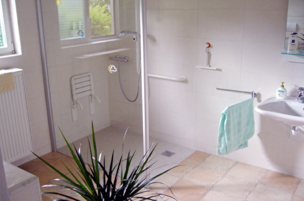 instalación de ducha - decorar con una planta verde