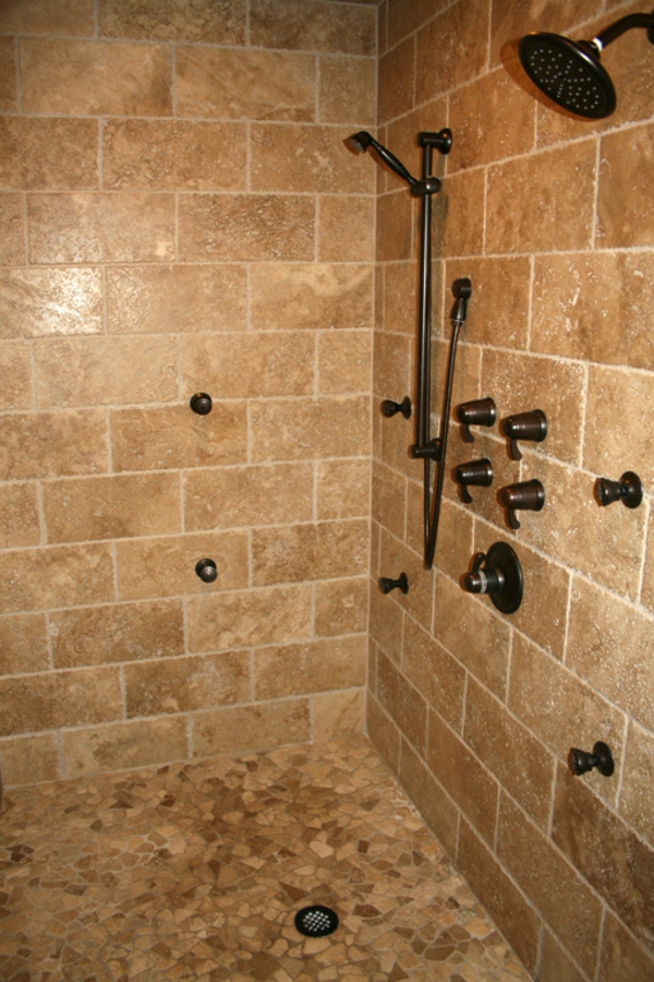 ducha cubículo-marrón-color-ockra- azulejos grandes modernos