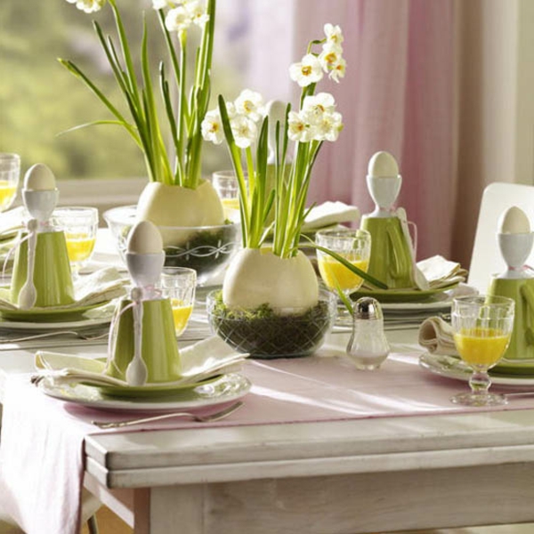 asztali húsvéti dekoráció-nárcisz-tojáshéj-zöld