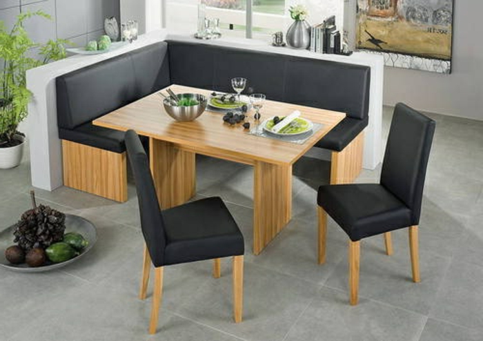 sarokpad-konyha-két fekete székek