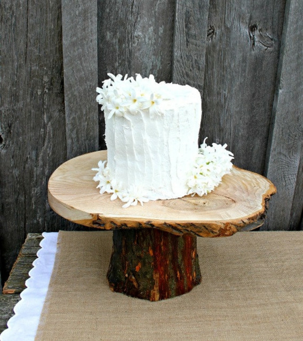 celebración de la boda de madera - hermosa modelo de pastel