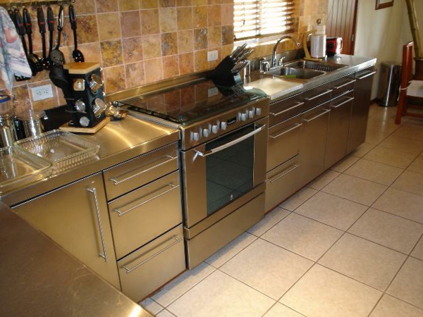 Kuhinjska radna ploča od nehrđajućeg čelika - kuhinjski blok