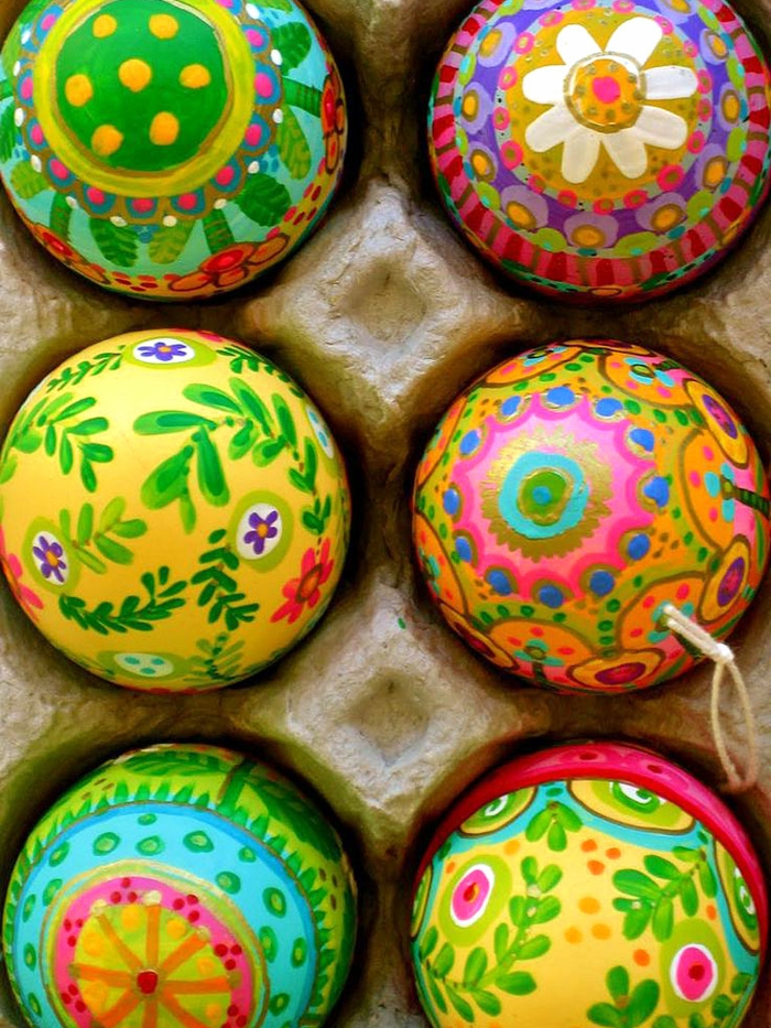 Képek húsvéti tojások vidám színekben orientális mintája a virágok