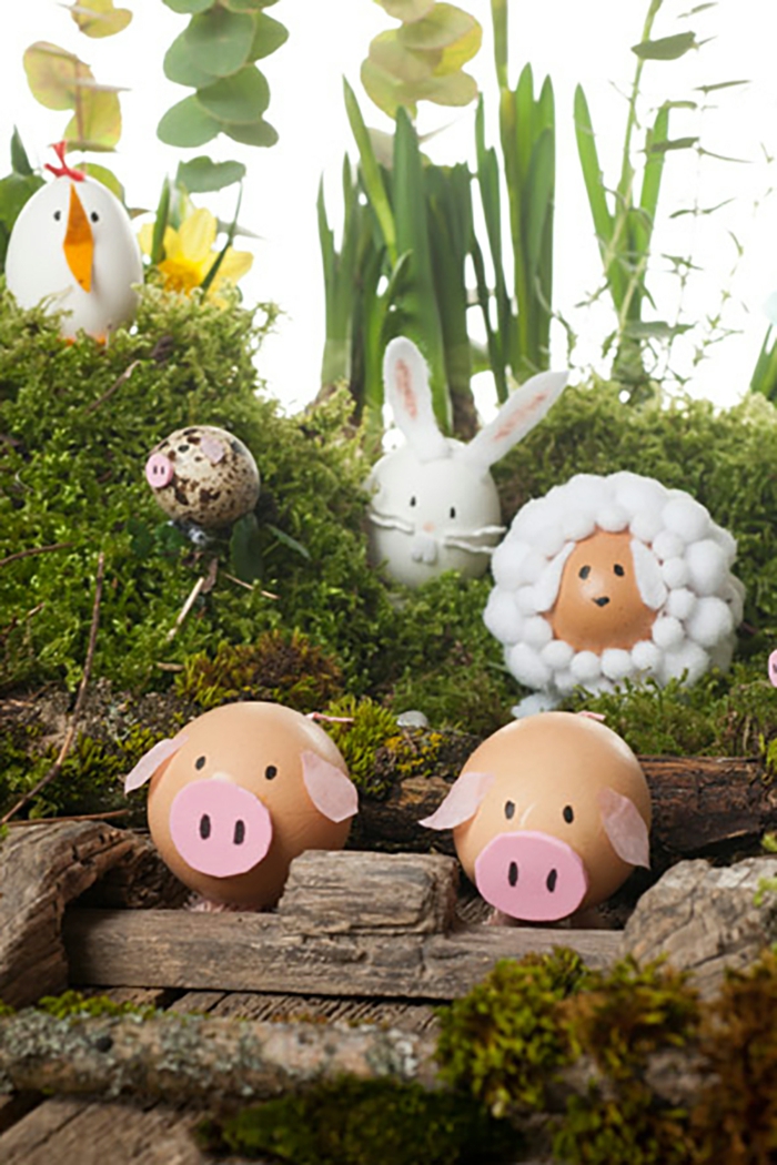 Снимки на Великденски яйца - Фигури, заобиколени от селскостопански животни със зеленина