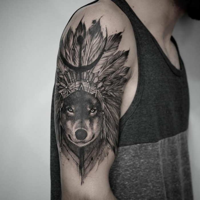 velika vukova tetovaža za muškarce - crni vuk s warbonnetom